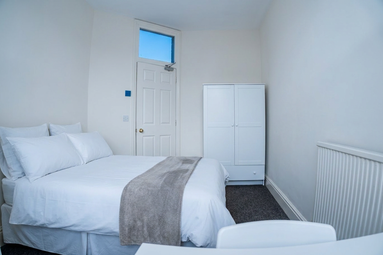 Flat Fishponds Road in Bristol