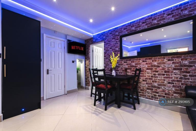 Room Addington Road in Reading