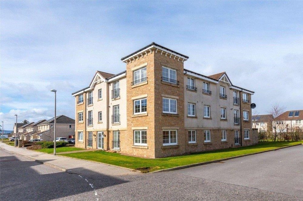 Flat Mackie Place in Westhill