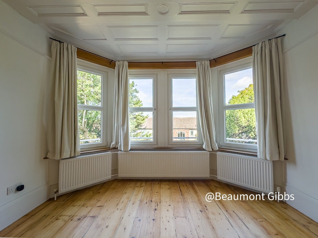 Flat Eglinton Hill in Greater London