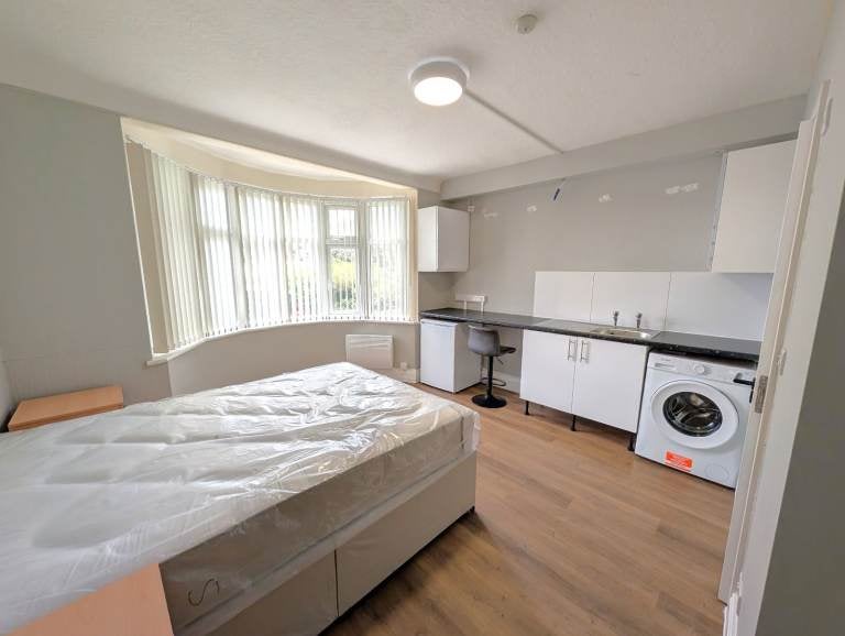 Flat Southfields in Greater London