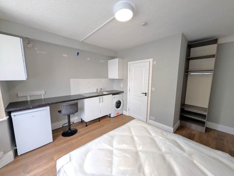 Flat Southfields in Greater London