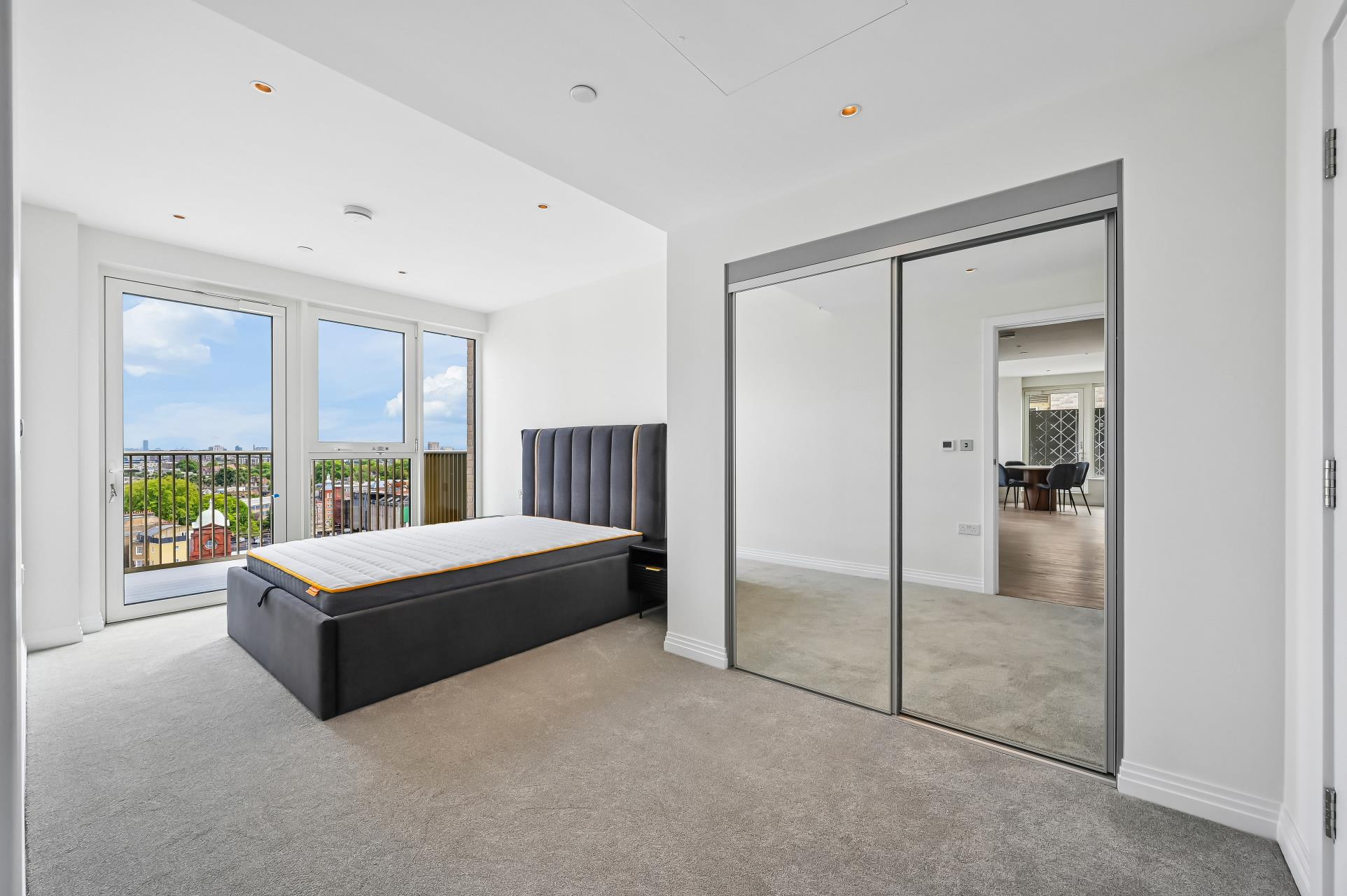 Flat Wincott Street in Greater London