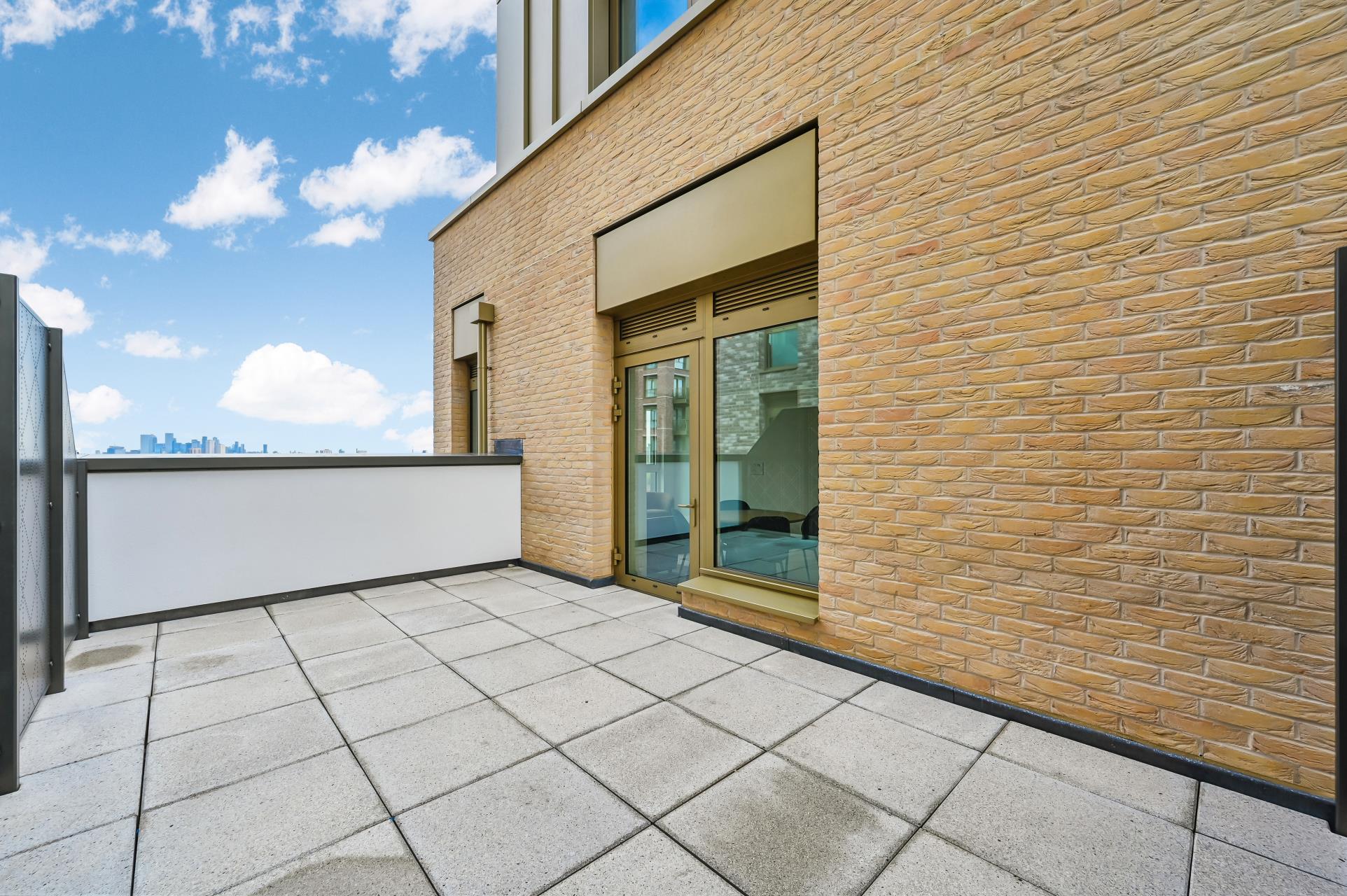 Flat Wincott Street in Greater London