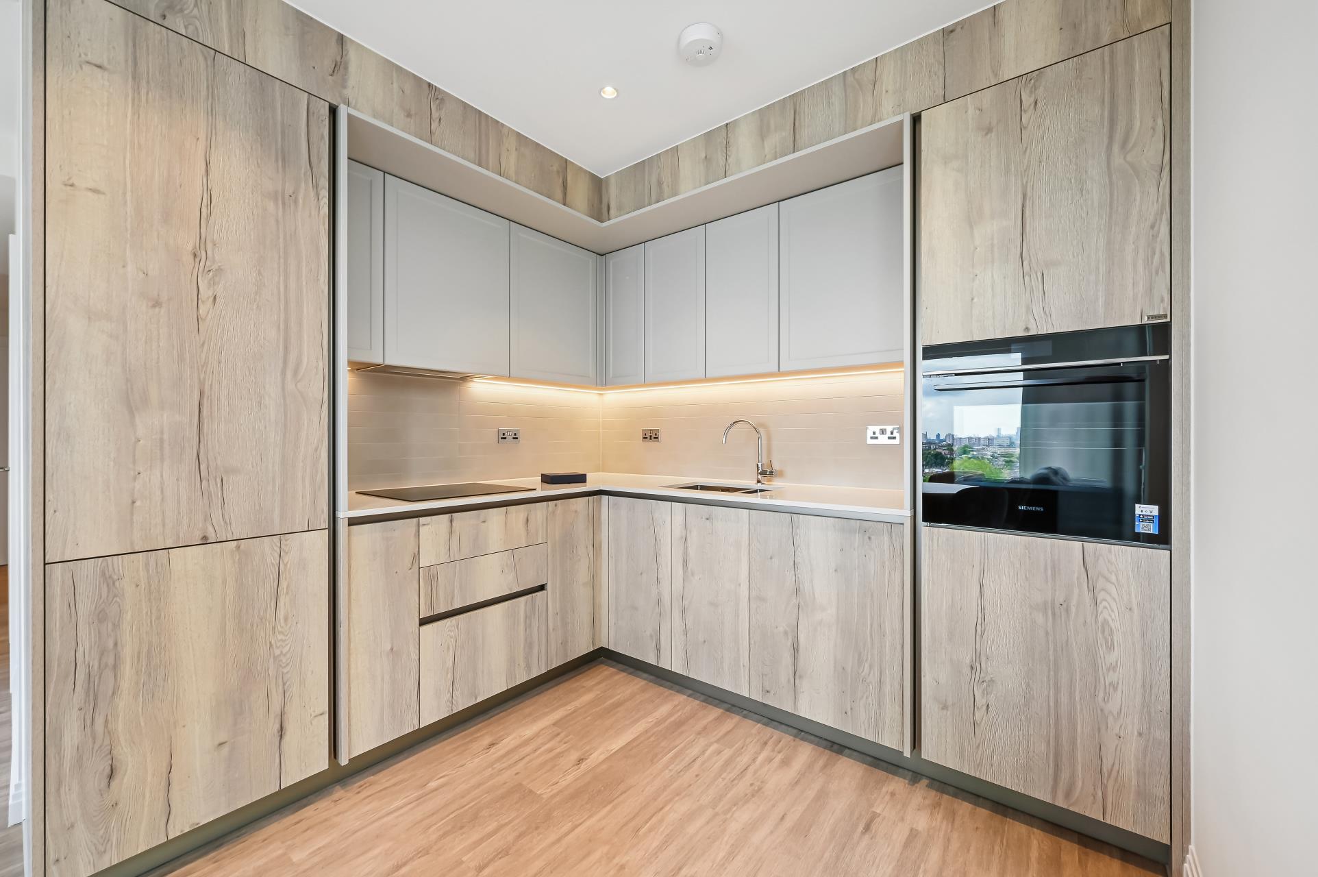 Flat Wincott Street in Greater London