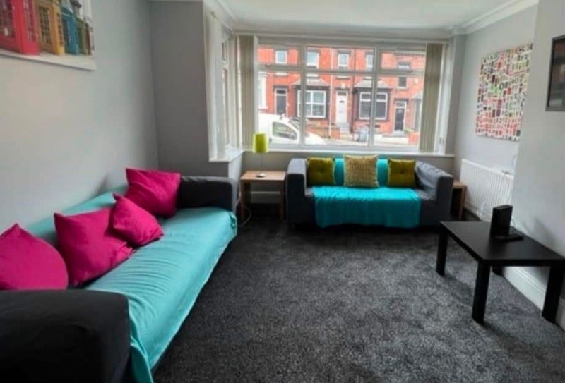 Room Richmond Avenue in Leeds