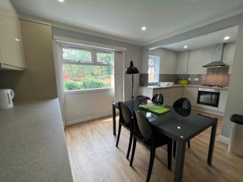 Room Richmond Avenue in Leeds