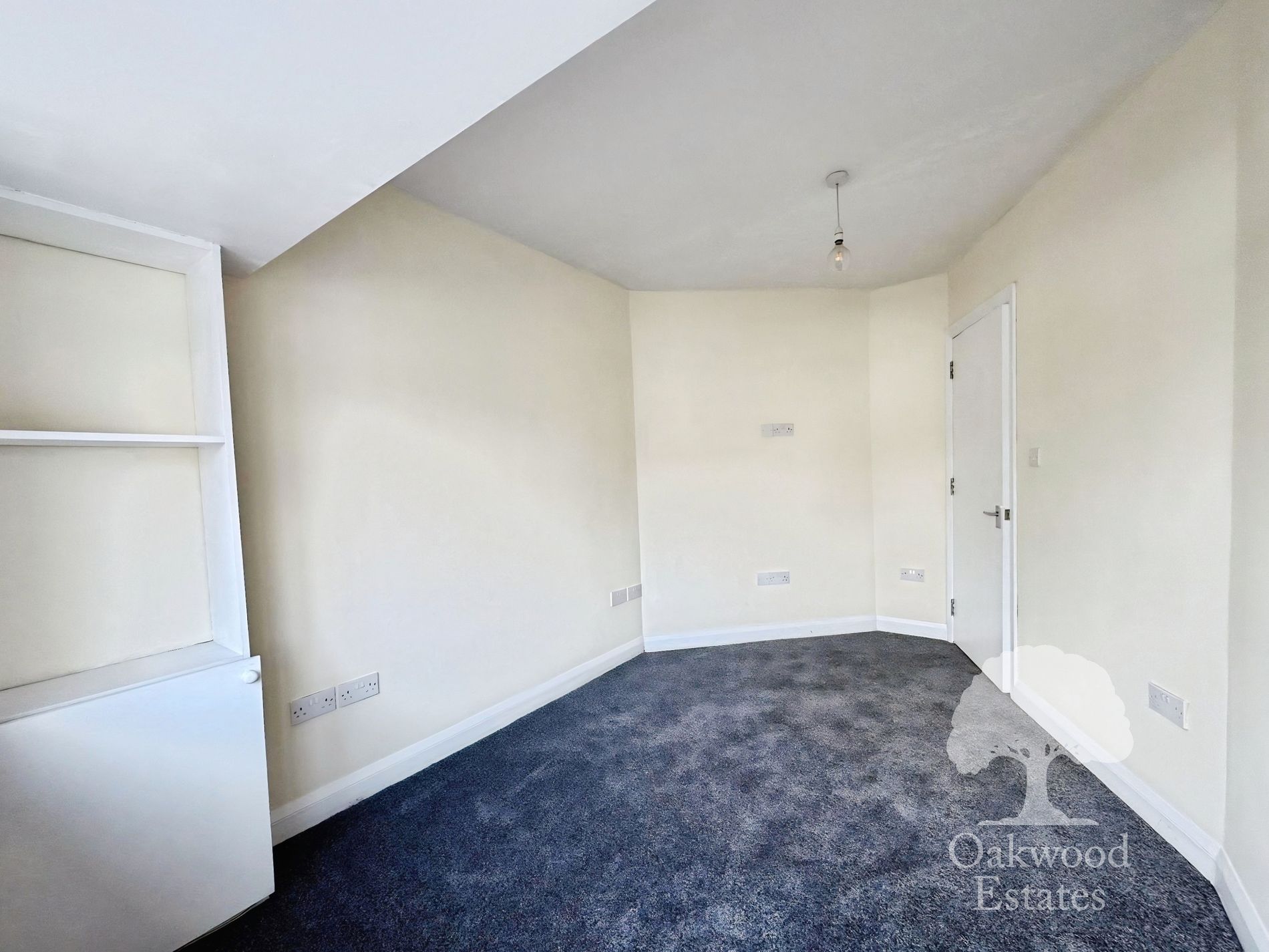Flat Lancaster Avenue in Slough