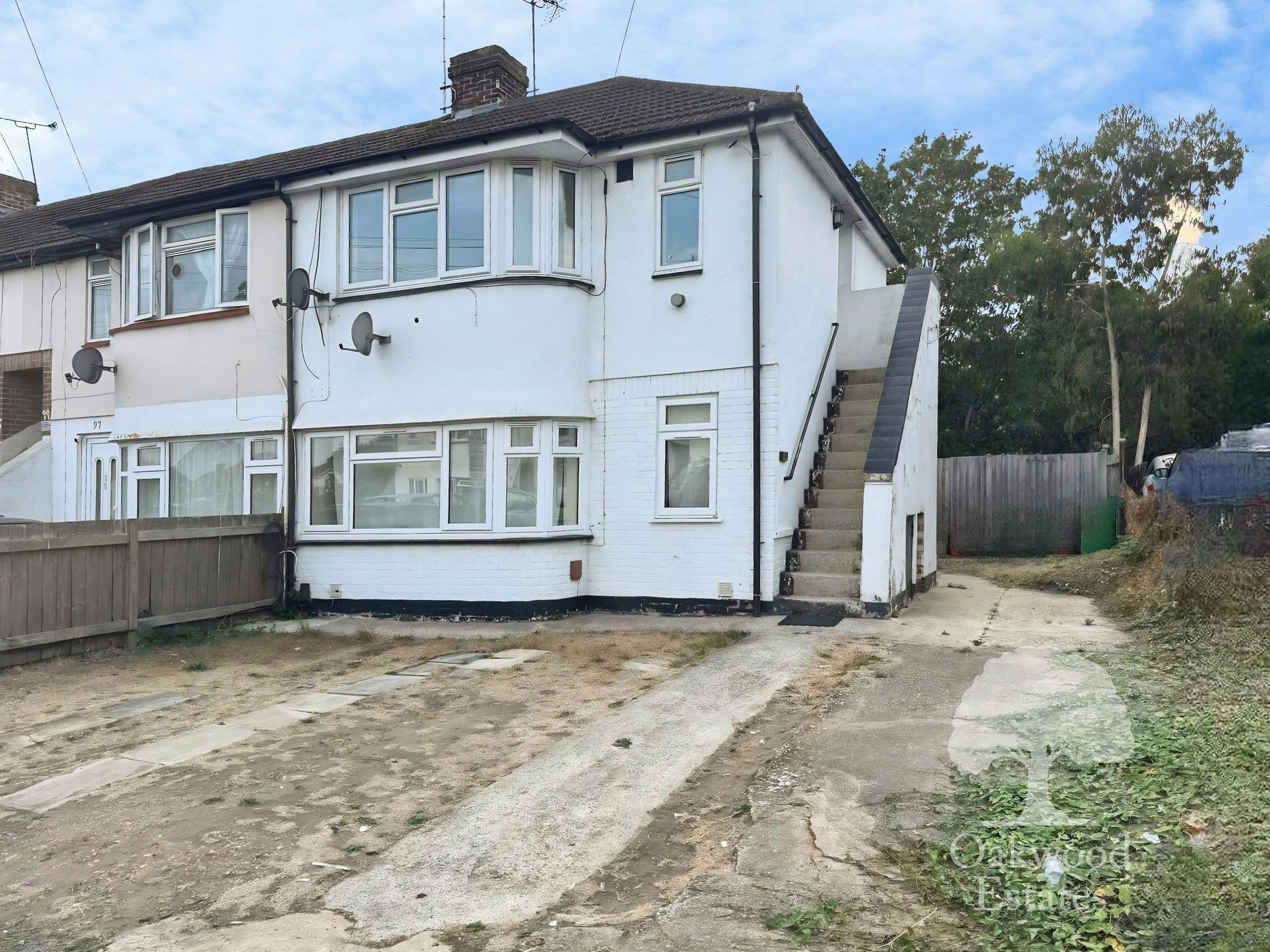 Flat Lancaster Avenue in Slough