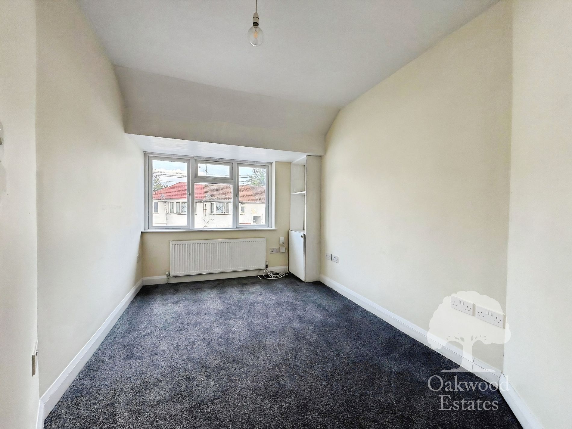 Flat Lancaster Avenue in Slough