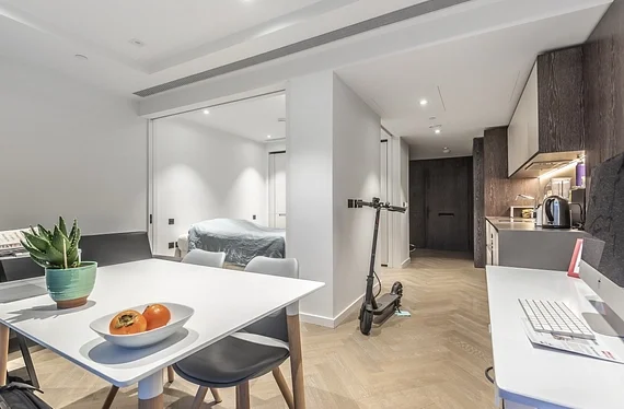 Flat Kirtling Street in Greater London