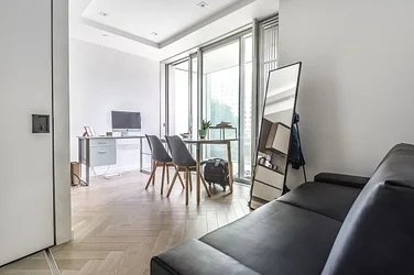 Flat Kirtling Street in Greater London