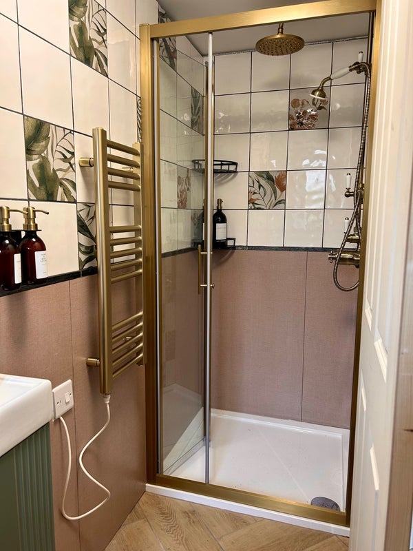 Room Arundel Close in Greater London