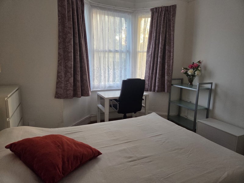 Room Harrow Road in Greater London