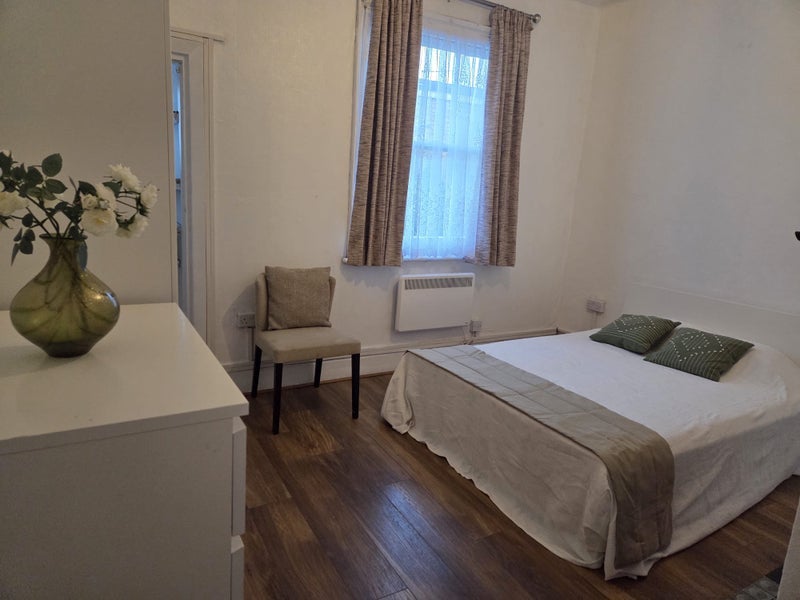 Room Harrow Road in Greater London