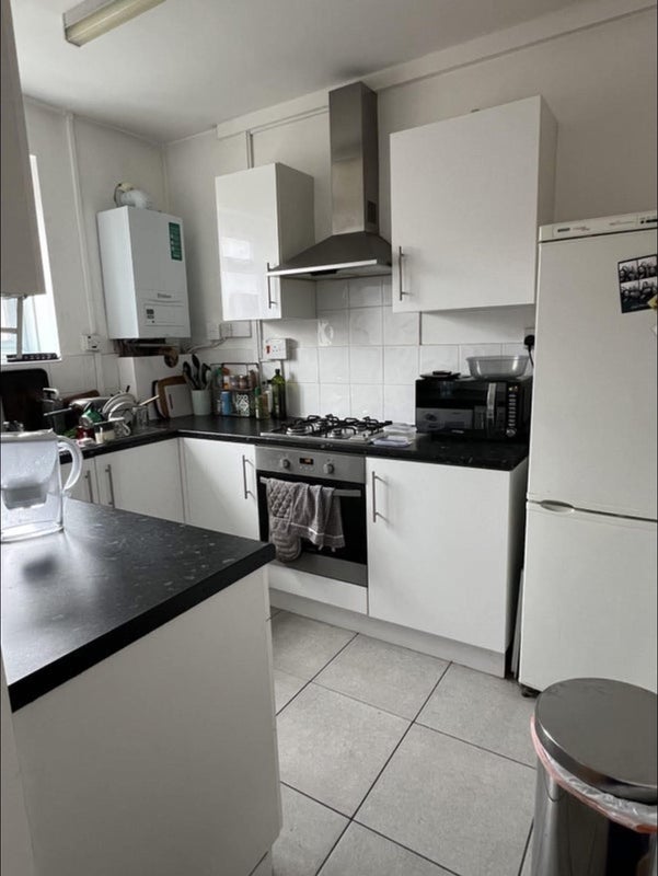Room Triangle Place in Greater London