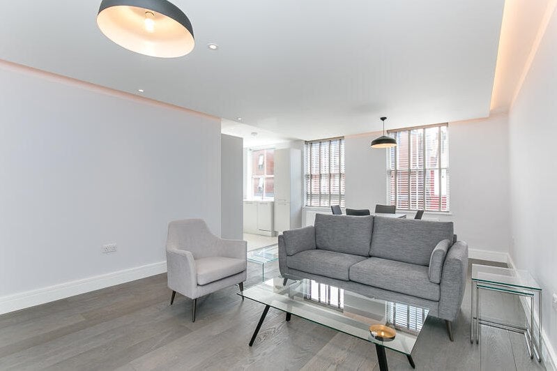 Flat Rosedew Road in Greater London