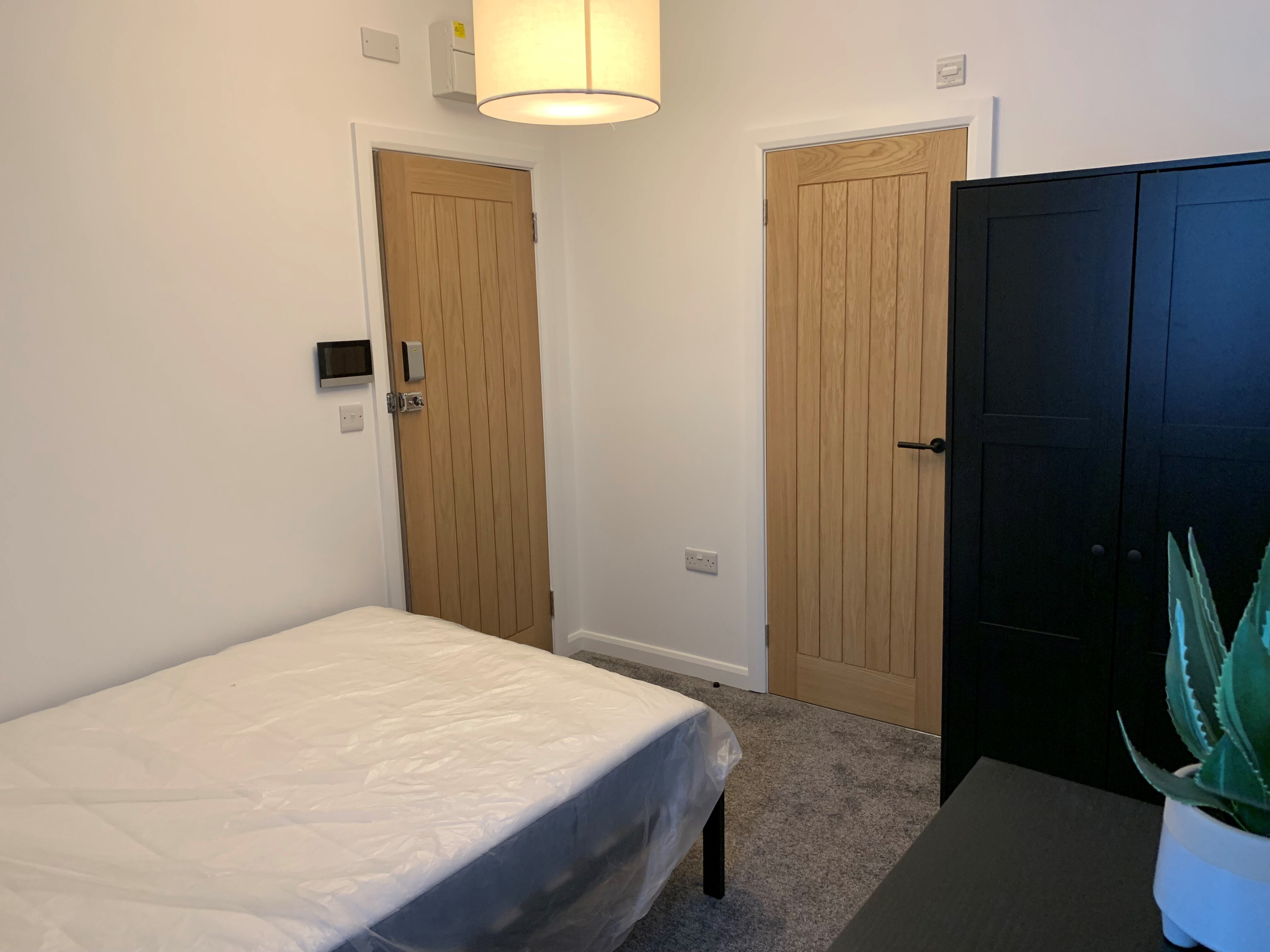 Room Shirburn Avenue in Mansfield Woodhouse