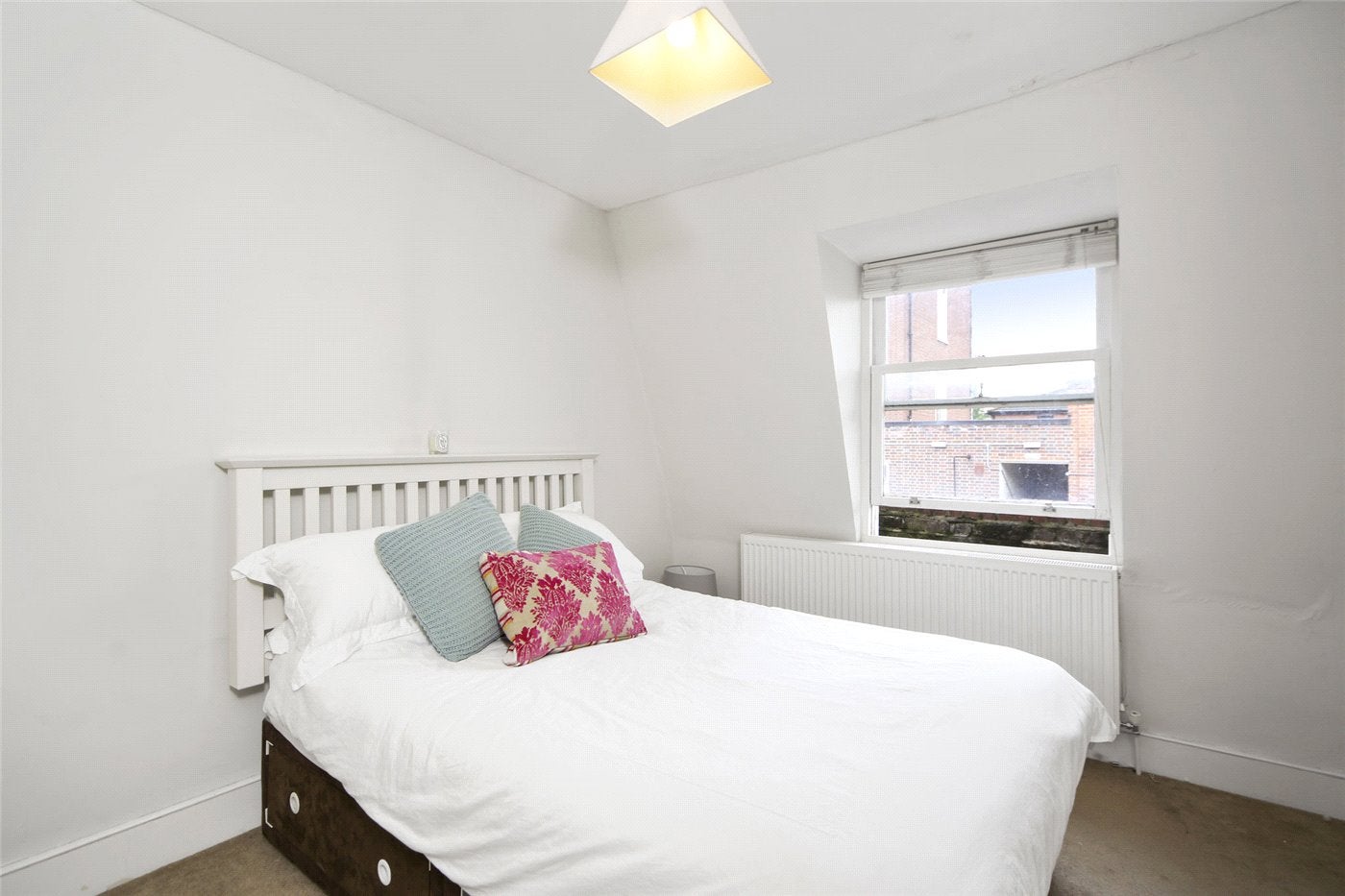 Flat Thornfield Road in Greater London