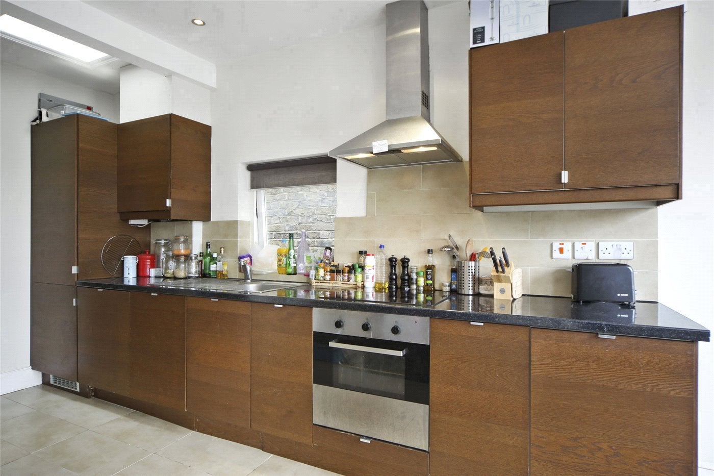 Flat Thornfield Road in Greater London