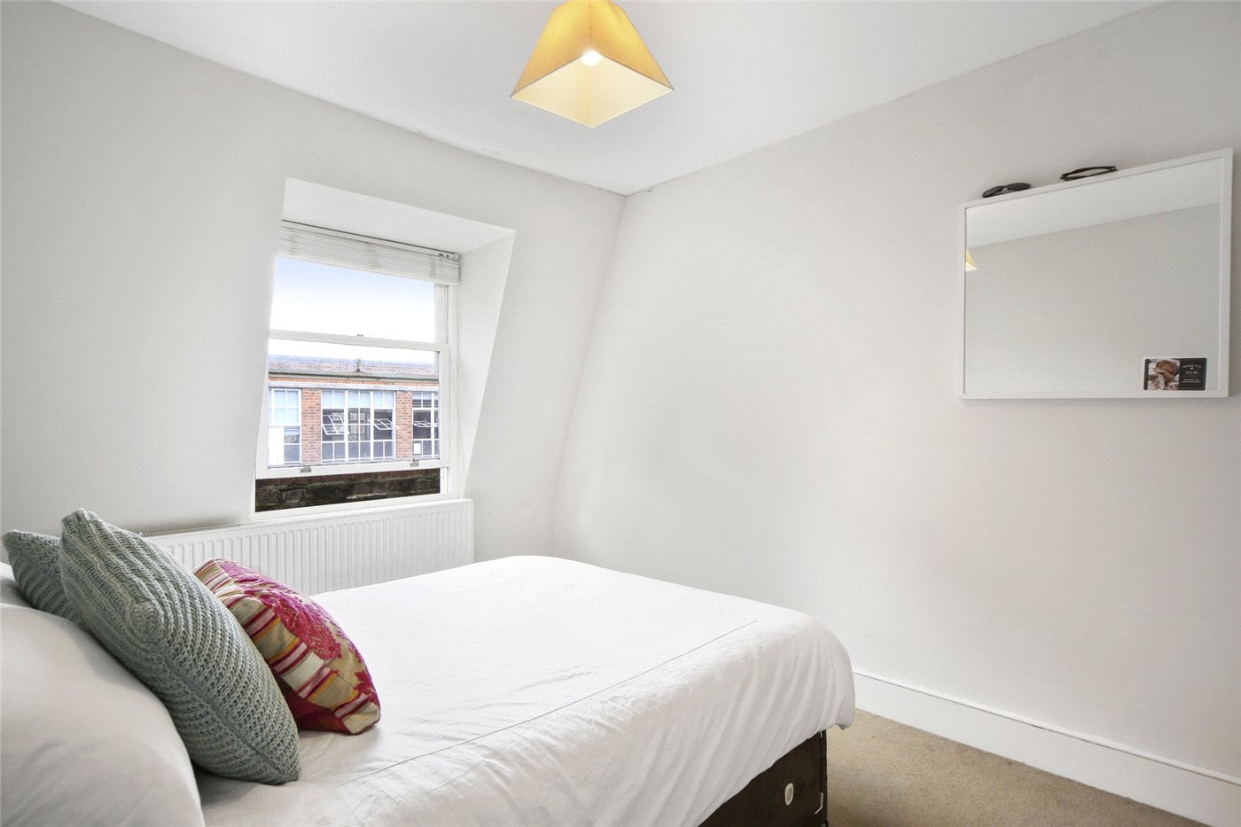 Flat Thornfield Road in Greater London