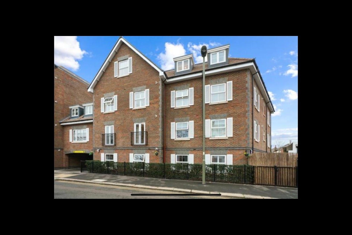 Flat Bridge Street in Walton-on-Thames