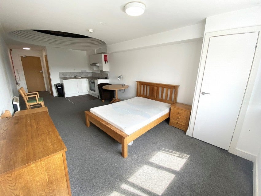 Flat Paradise Street in Portsmouth