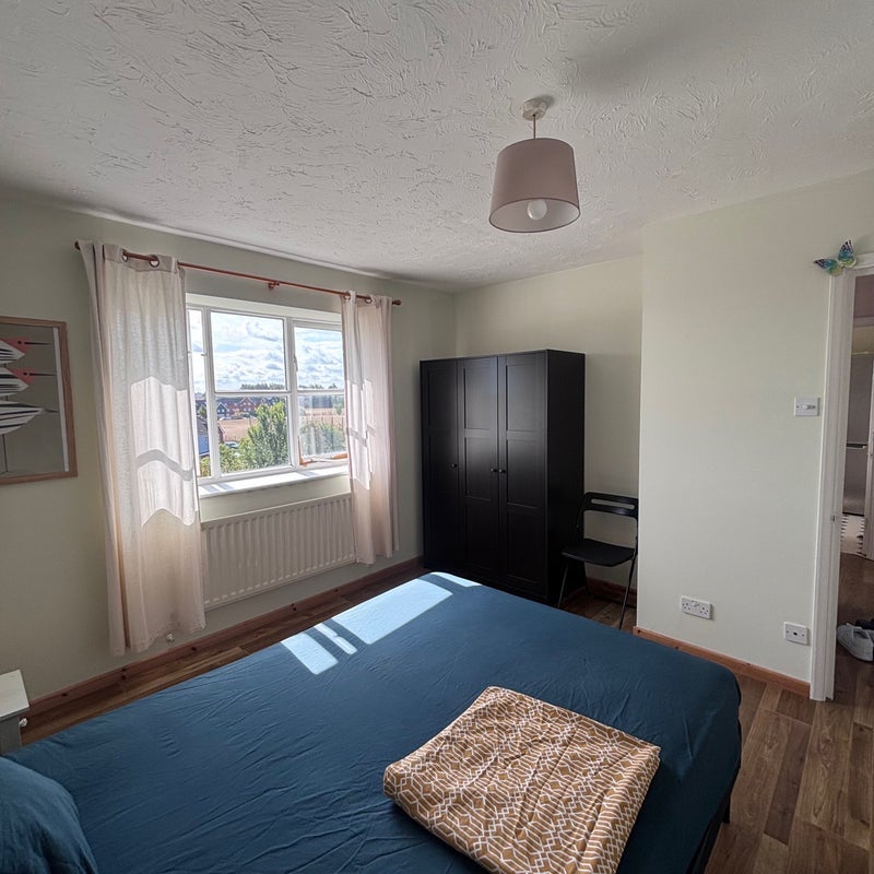Room Cobham Close in Slough
