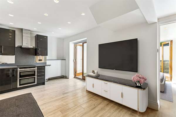 Flat Ladbroke Grove in Greater London