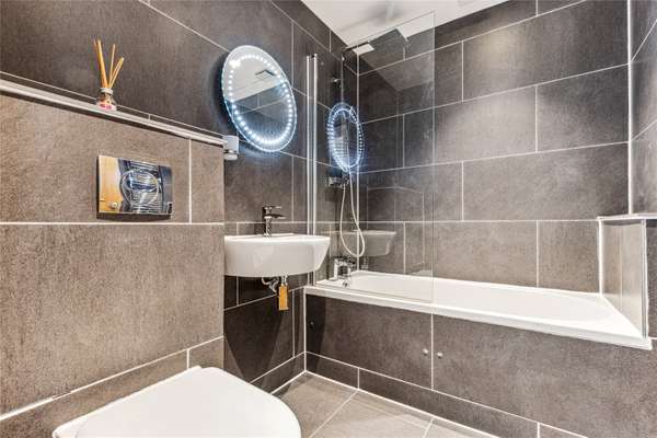 Flat Ladbroke Grove in Greater London