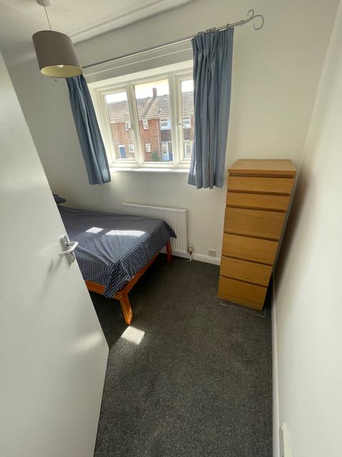 Room Lathcoates Crescent in Chelmsford