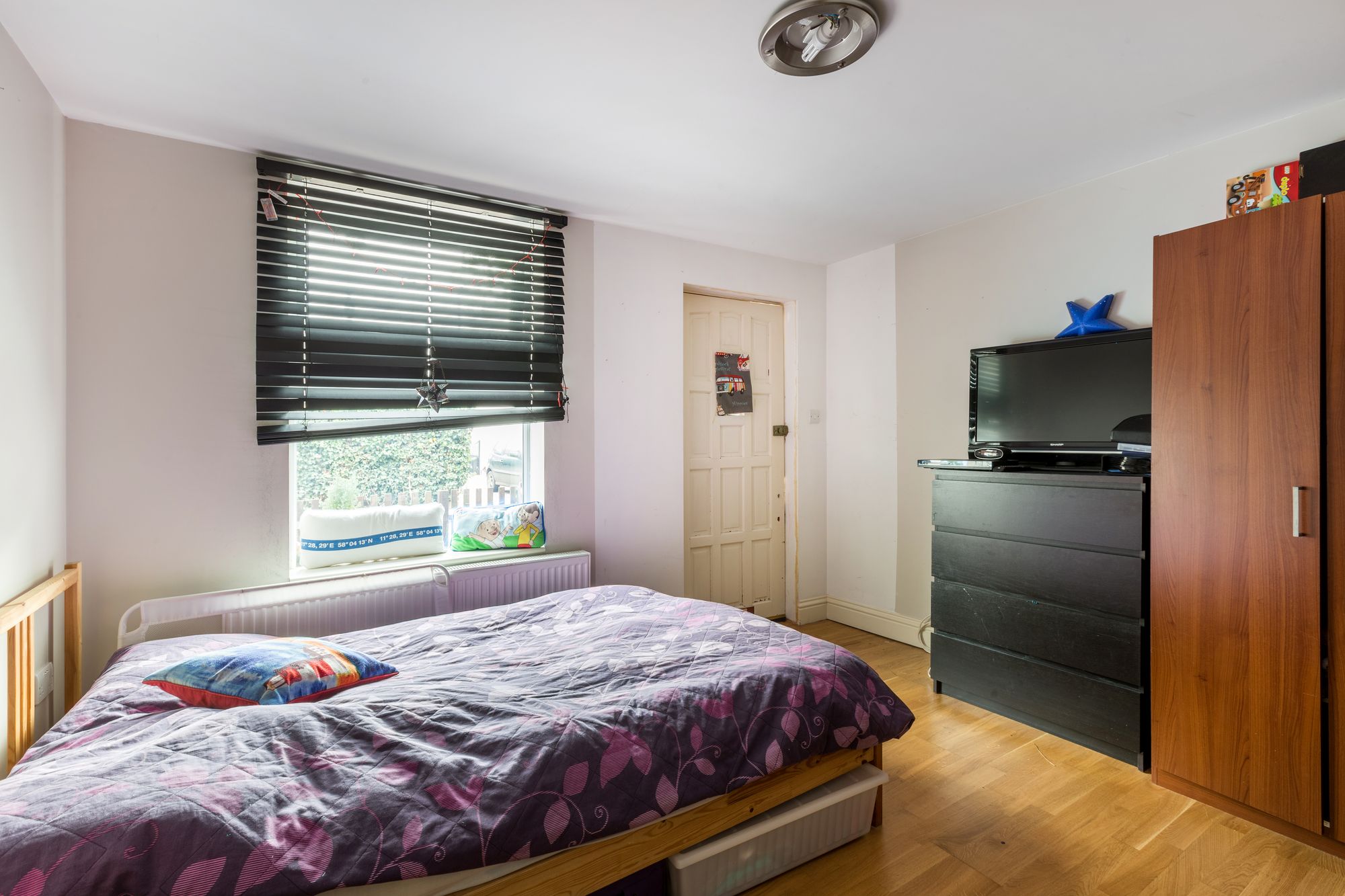Flat Owen Close in Greater London