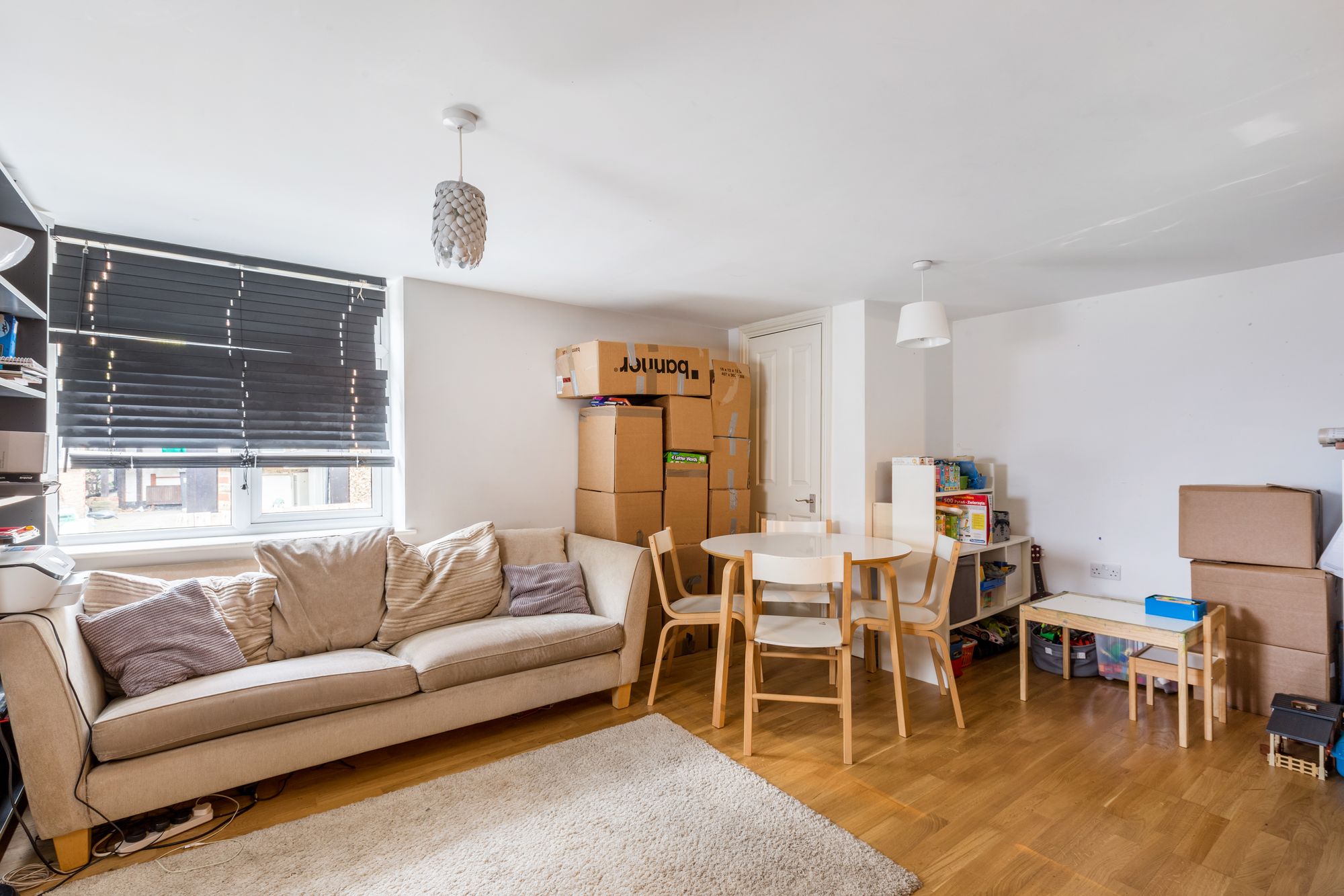 Flat Owen Close in Greater London
