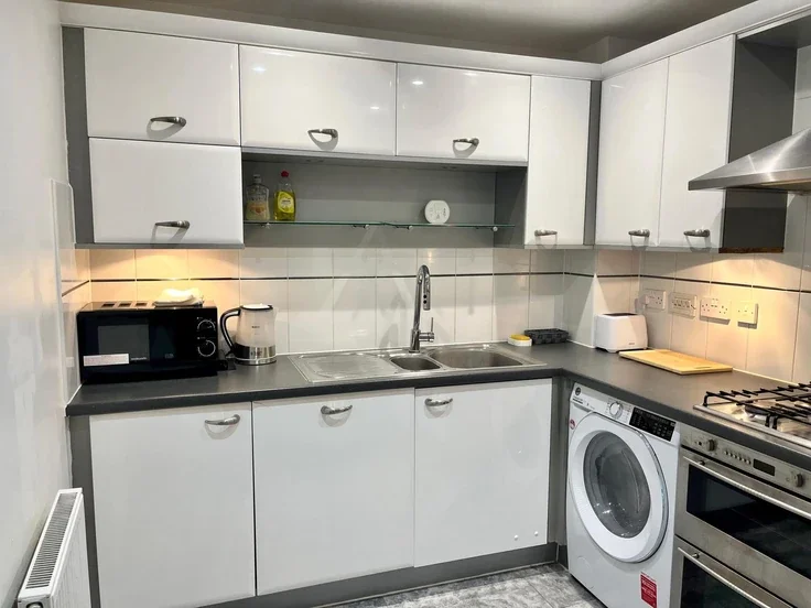 Flat Rectory Lane in Greater London