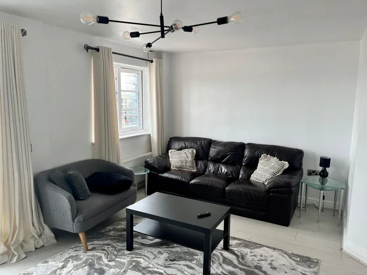 Flat Rectory Lane in Greater London