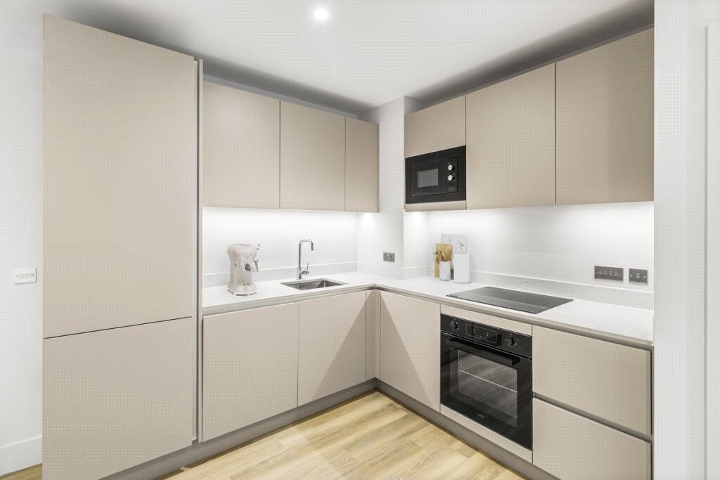 Flat Parkside Place in Borough of Spelthorne