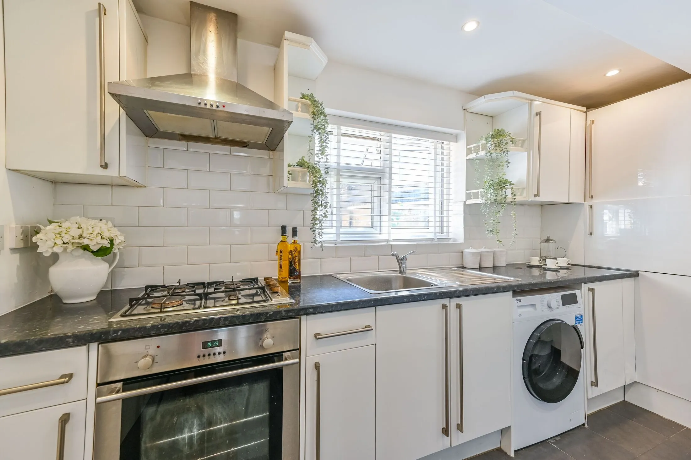 Flat Boleyn Road in Greater London