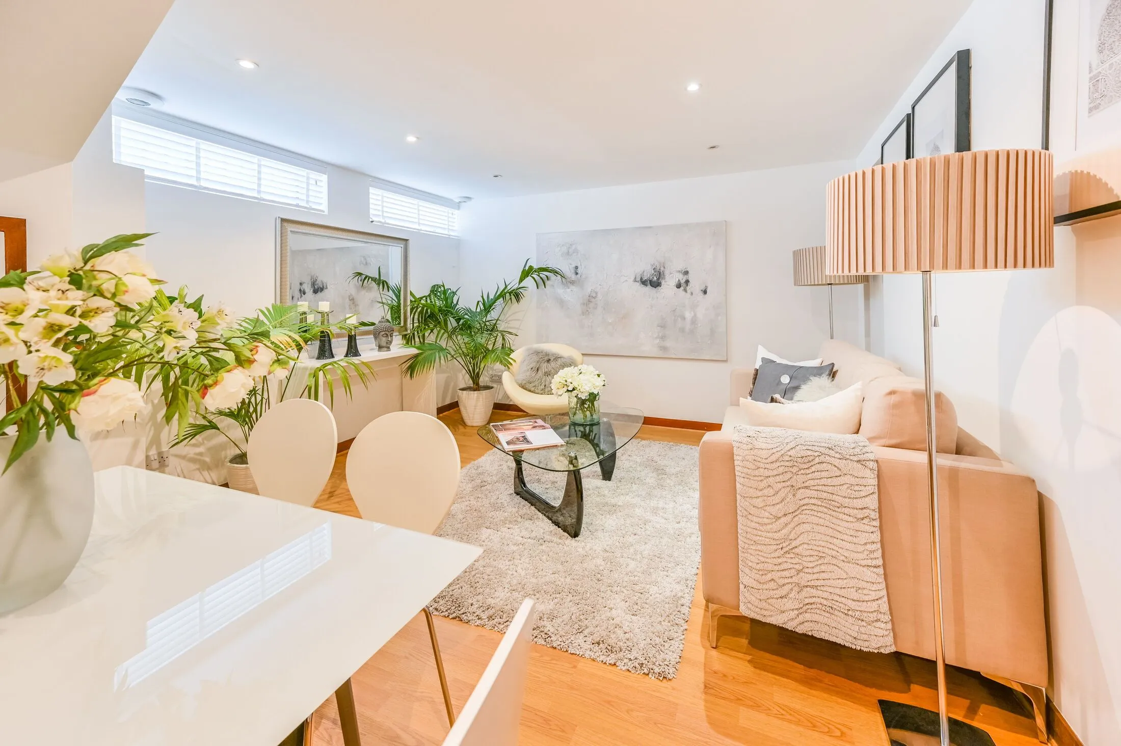 Flat Boleyn Road in Greater London