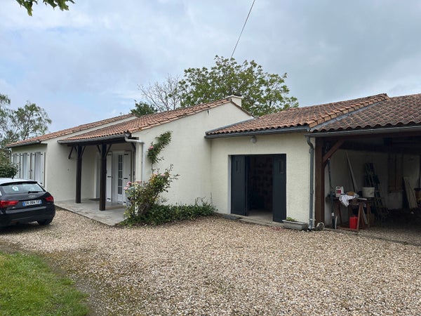 House Rue des Champs Jaulins in Monthoiron