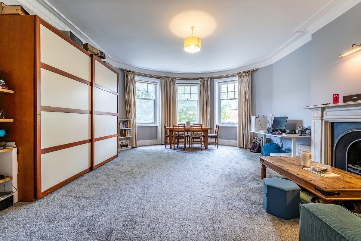 Flat Sloane Court West in Greater London