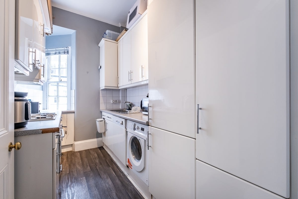 Flat Sloane Court West in Greater London