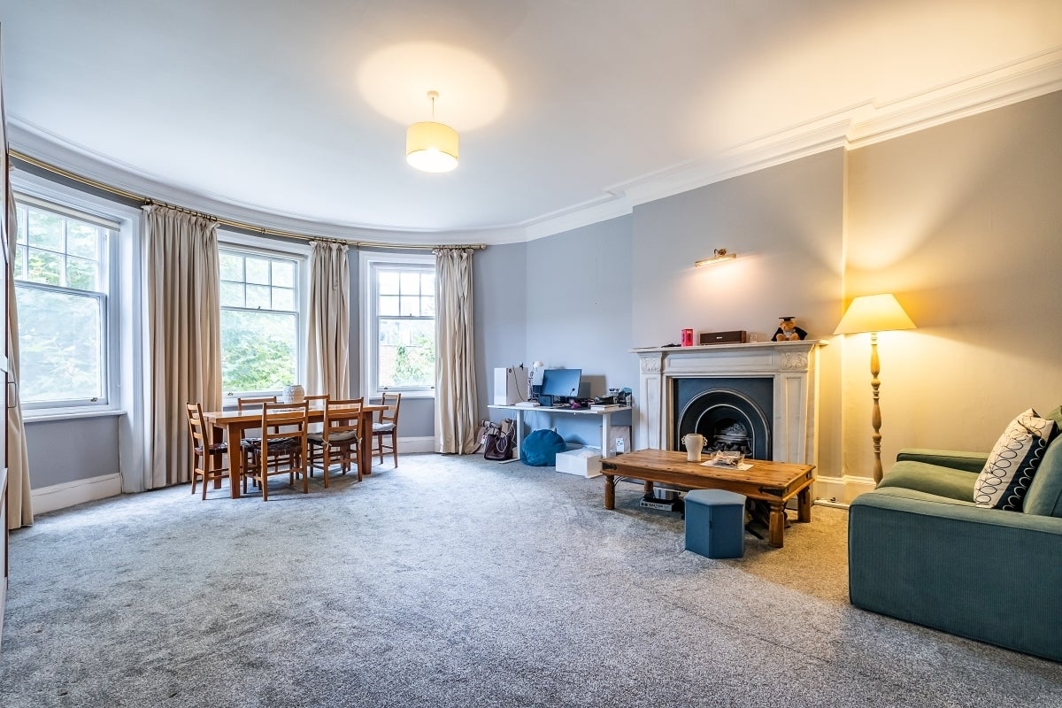 Flat Sloane Court West in Greater London