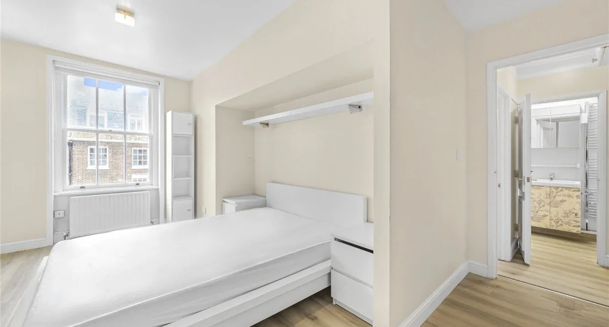 Flat Charlotte Street in Greater London