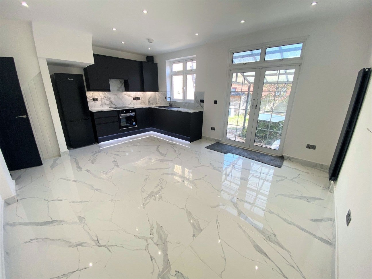 Flat Dunbar Road in Greater London