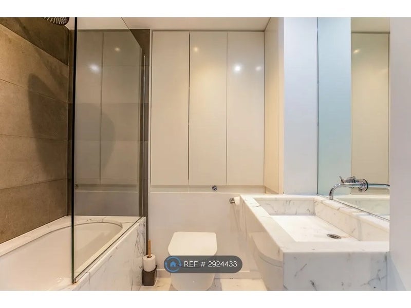 Room Fairmont Avenue in Greater London