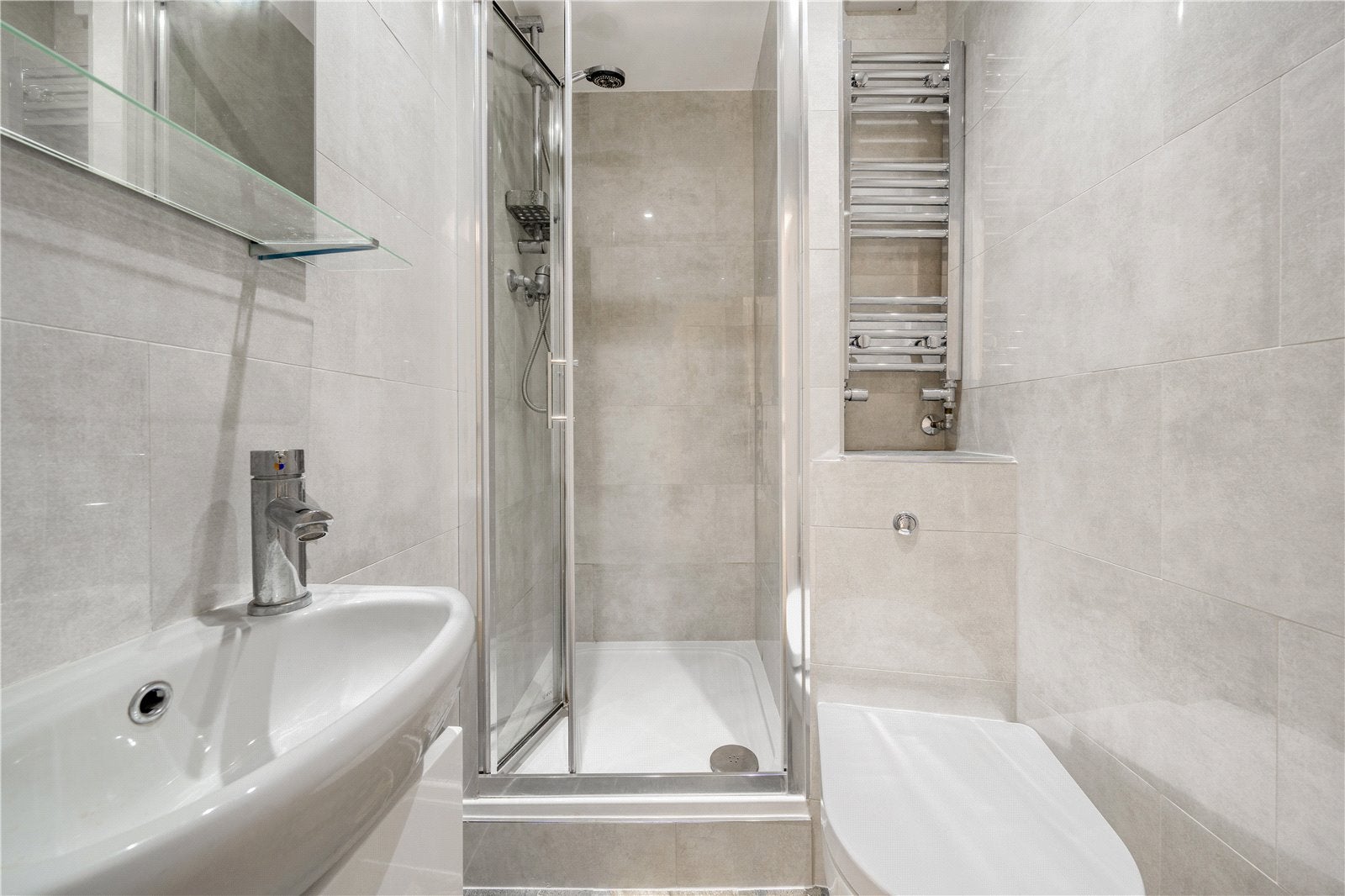 Flat Goldhawk Road in Greater London