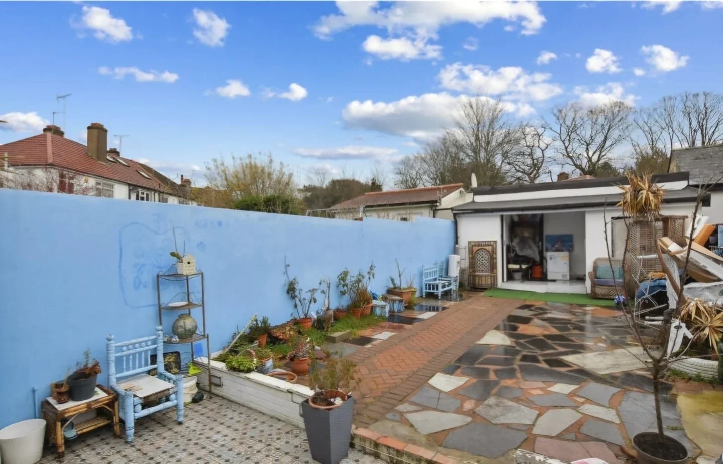 Room Manor Close in Greater London