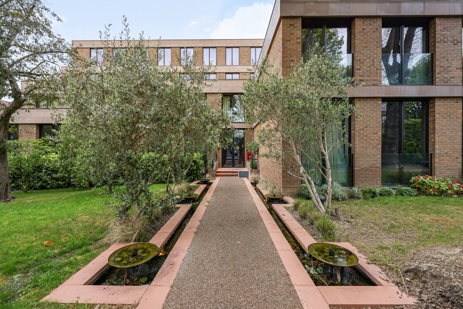 Flat Willesden Lane in Greater London