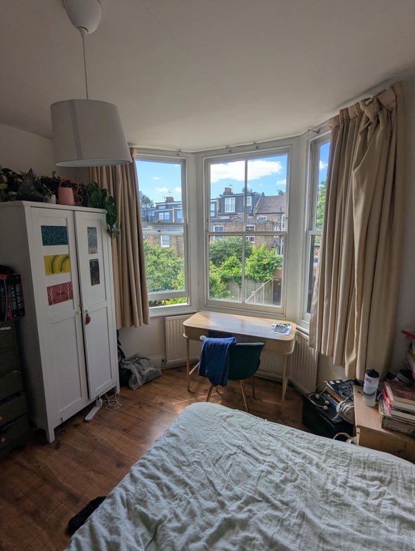 Room Allison Road in Greater London