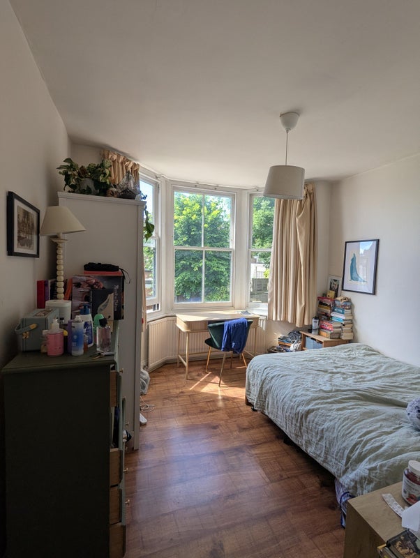 Room Allison Road in Greater London